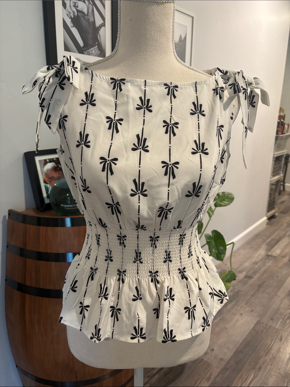Mine White & Black Floral Tie-Shoulder Peplum Top
